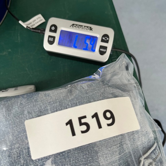 Silver Jeans Co Womens Jeans Distressed Frayed Hem Cropped Bootcut Size 38x27 - Picture 13 of 13